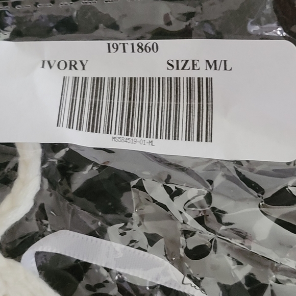 NWT Lulu's LET'S RUN AWAY IVORY CROCHET HALTER CROP TOP Medium Large - Picture 7 of 7